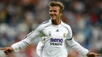 Beckham trong màu áo Real Madrid (ảnh: Internet) Beckham trong màu áo Real Madrid (ảnh: Internet)