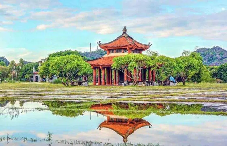 Không gian kiến trúc bên trong cố đô Hoa Lư (ảnh: Internet) Không gian kiến trúc bên trong cố đô Hoa Lư (ảnh: Internet)