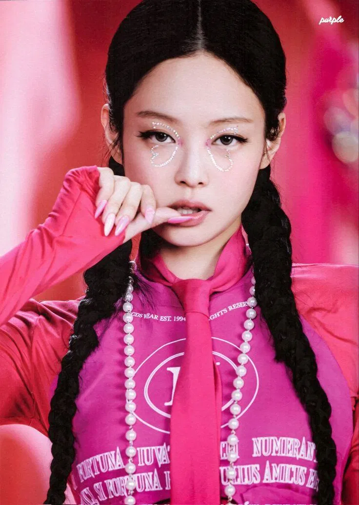 Từ danh tiếng cho đến độ hút fan, gây chú ý truyền thông có thể nói Jennie làm gì cũng thành tâm điểm, mặc gì cũng thành hot trend.