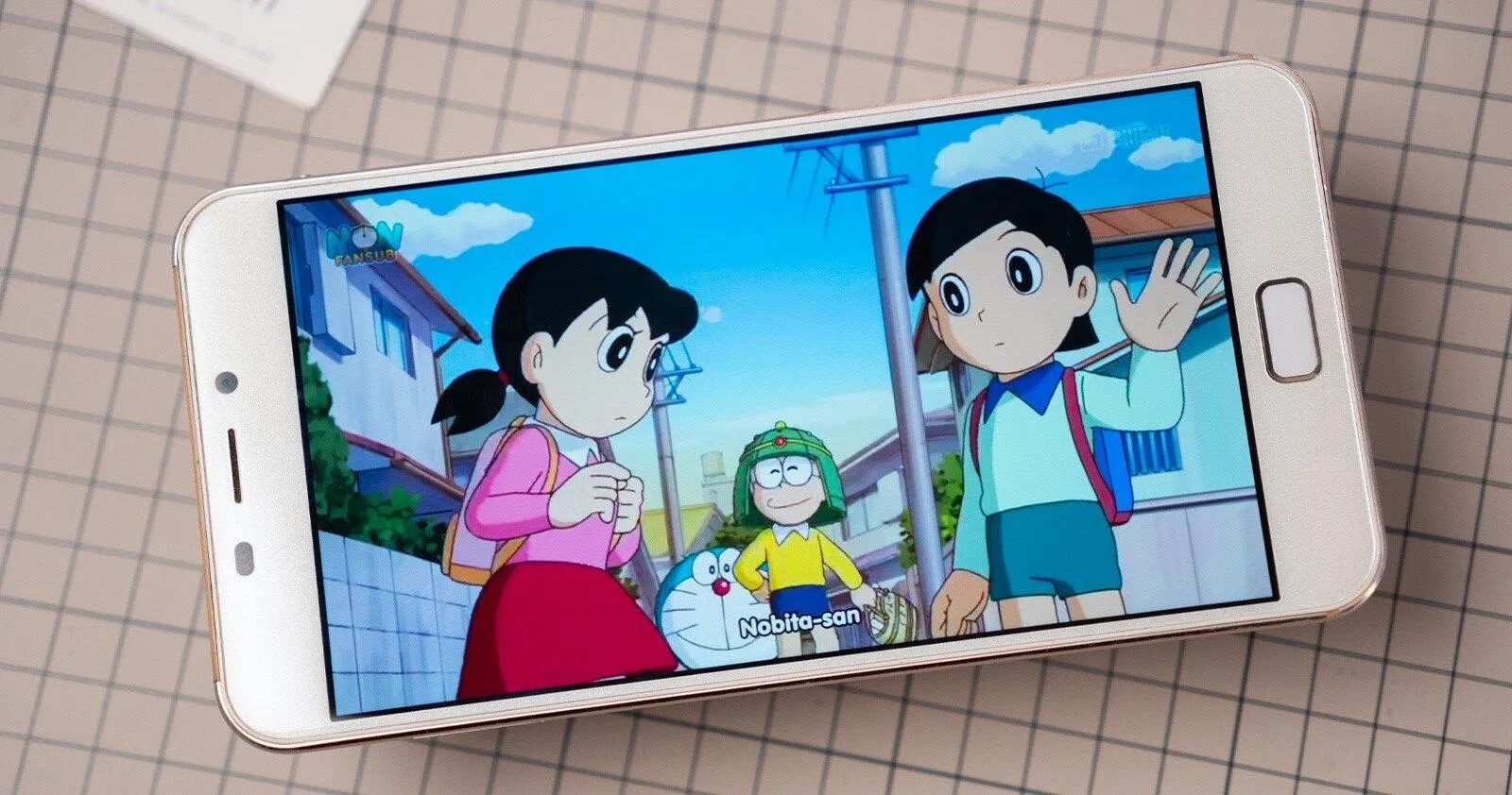 Viền đen khi xem phim hơi khá khó chịu (Ảnh: Internet)