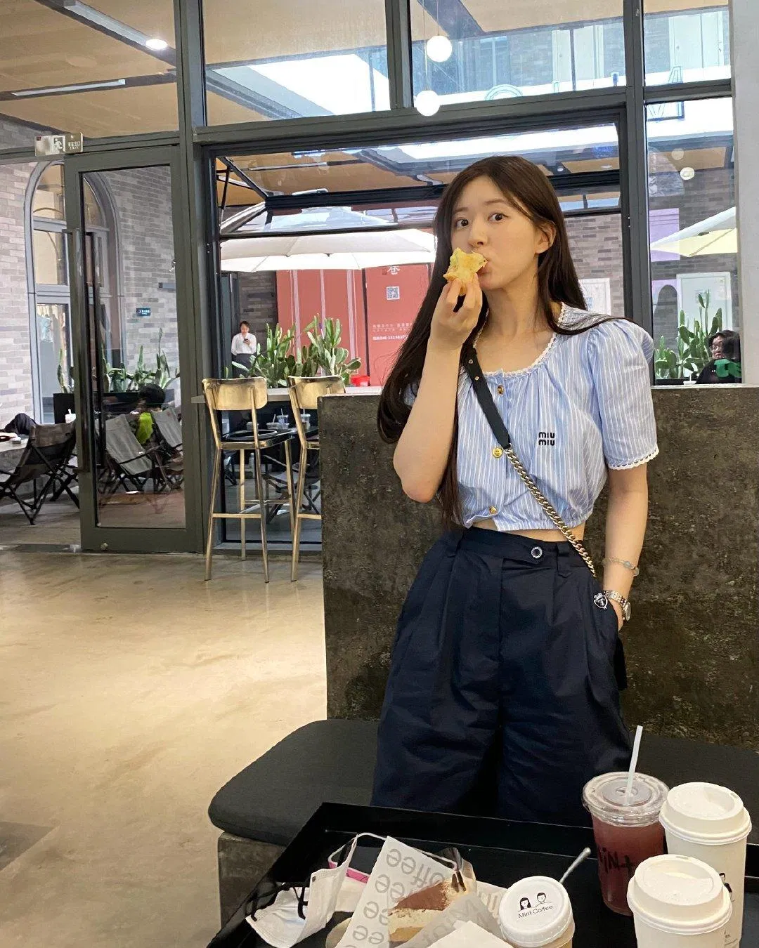 Là ngôi sao hạng A trong Cbiz nhưng nữ diễn viên vẫn ăn mặc rất giản dị (Nguồn: internet)