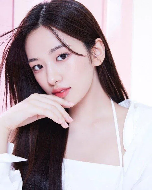 Đôi mắt của nữ thần tượng cực có hồn và thu hút nhưng thật ra cô nàng đã bị cận ngay từ khi còn học tiểu học.