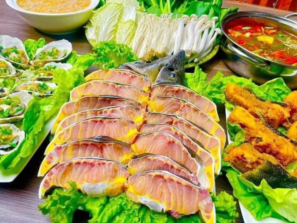 Lẩu cá tầm - món ngon đặc sản của vùng Sapa ( Ảnh: Internet )