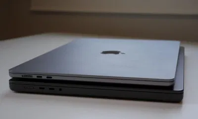 MacBook Air 15 inch màu Space Gray và MacBook Pro 16 inch màu Space Black (Ảnh: Internet) MacBook Air 15 inch màu Space Gray và MacBook Pro 16 inch màu Space Black (Ảnh: Internet)