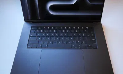 Bàn phím và trackpad của MacBook Pro 16 inch (Ảnh: Internet) Bàn phím và trackpad của MacBook Pro 16 inch (Ảnh: Internet)