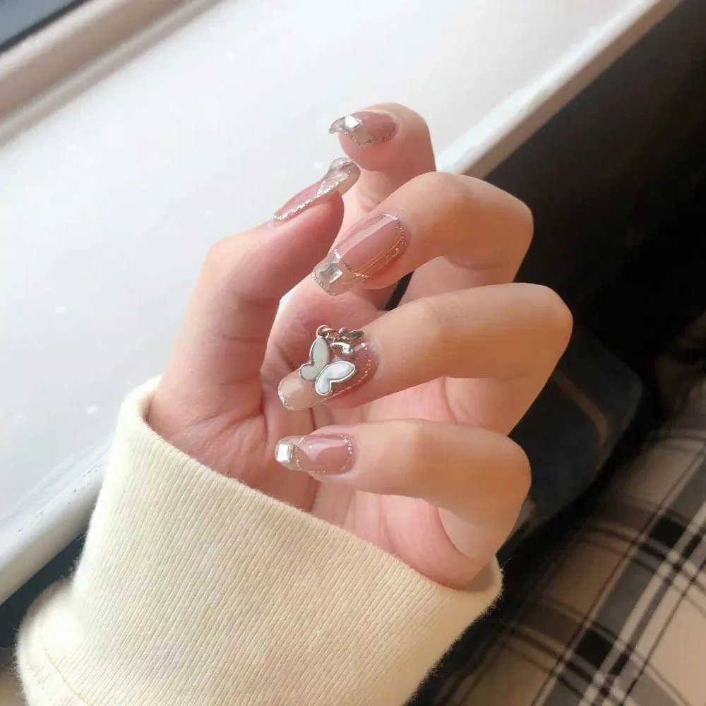 Mẫu nail 2025 đẹp thanh lịch (Ảnh: Internet)