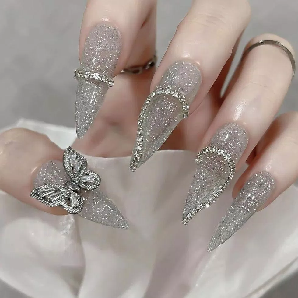 Mẫu nail 2025 sang chảnh, ấn tượng (Ảnh: Internet)