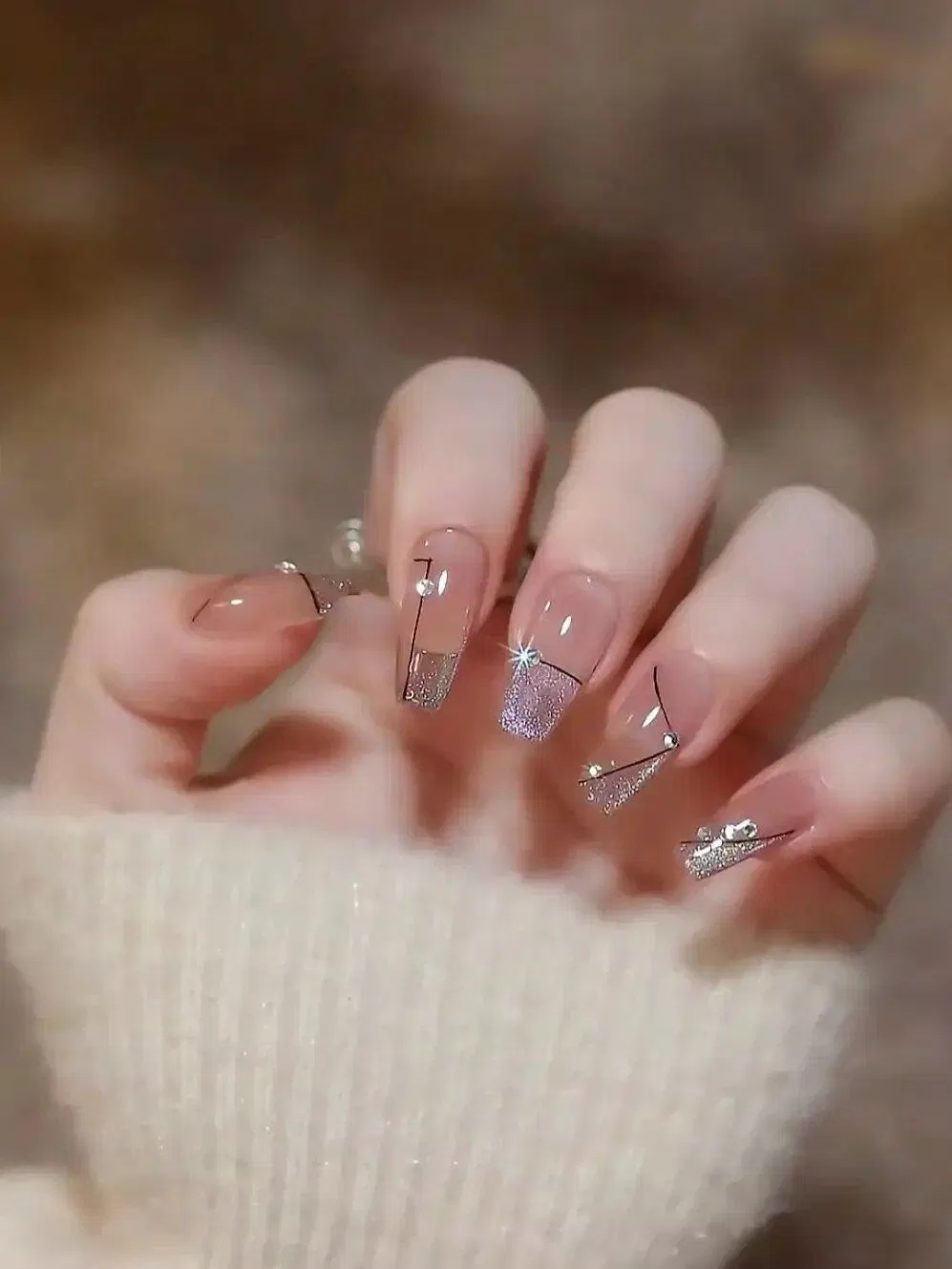 Mẫu nail 2025 đẹp thanh lịch (Ảnh: Internet)