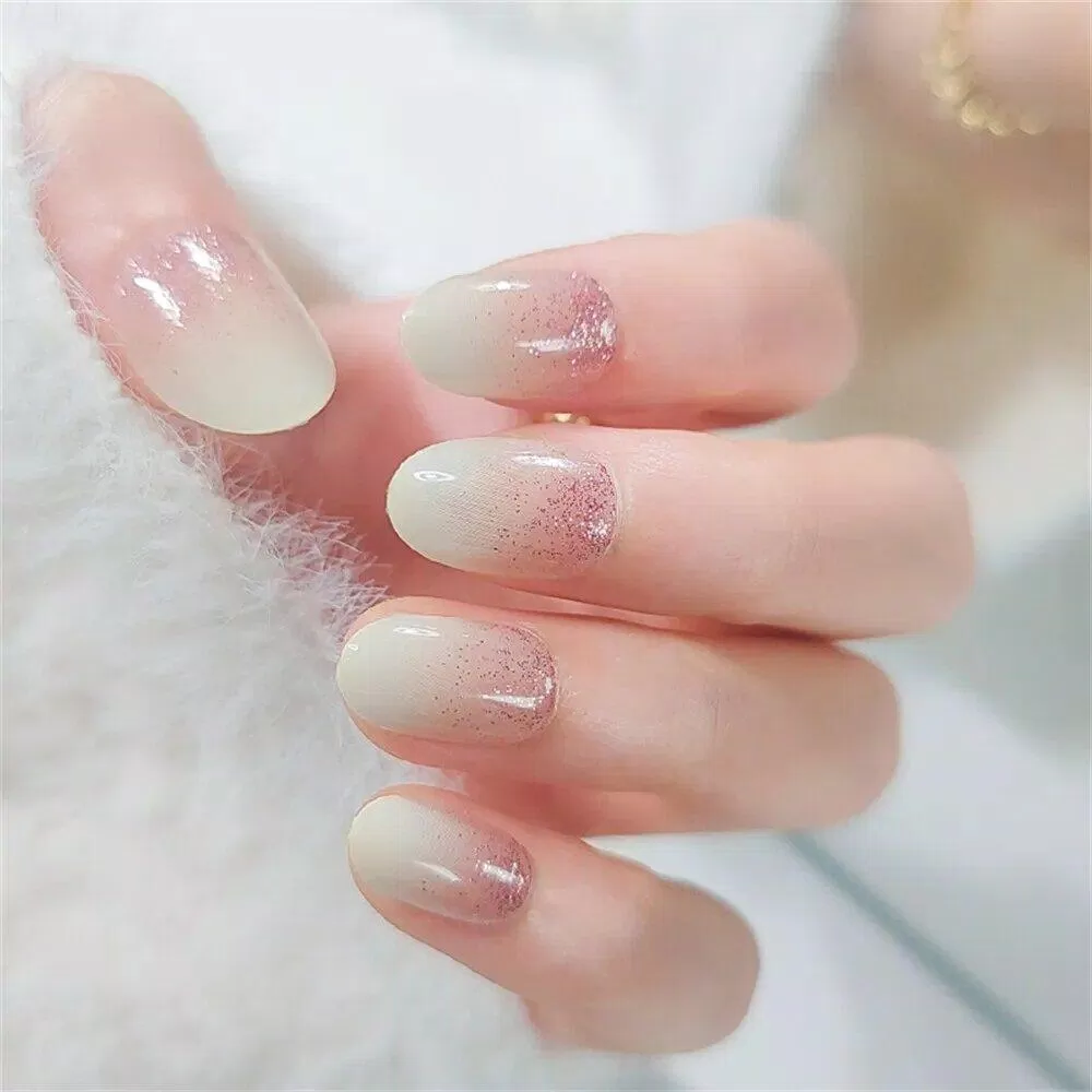 Mẫu nail 2025 đẹp thanh lịch (Ảnh: Internet)