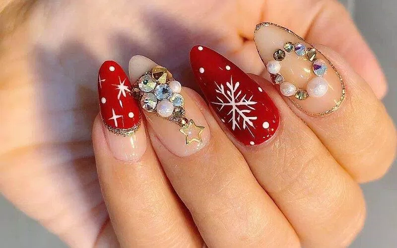 Mẫu nail Giáng Sinh màu đỏ rực rỡ (Ảnh: Internet)