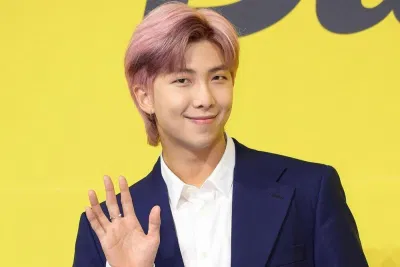 Cả hai mắt của chàng trưởng nhóm của BTS là RM đều yếu hết.