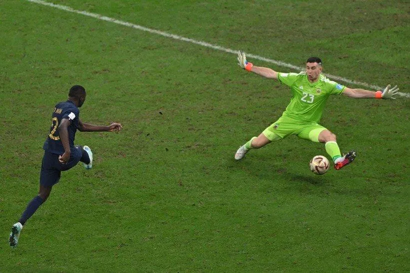 Thủ môn Emiliano Martinez (Ảnh: Internet) Thủ môn Emiliano Martinez (Ảnh: Internet)