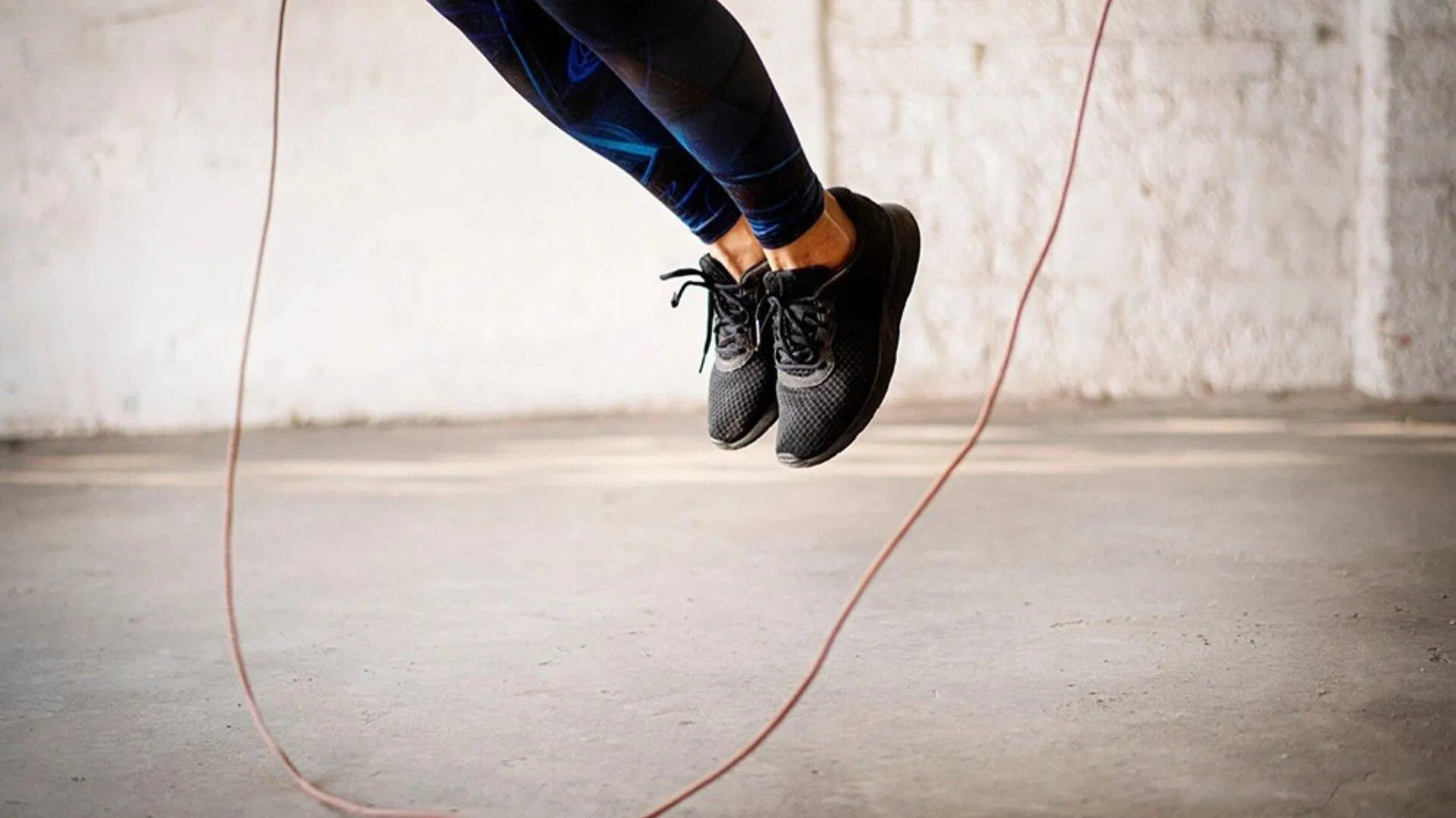 Nhảy dây luôn là bài tập phù hợp với người mới tập luyện (Nguồn: Internet) Nhảy dây luôn là bài tập phù hợp với người mới tập luyện (Nguồn: Internet)