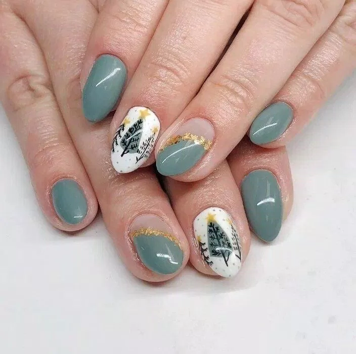 Mẫu nail Noel màu xanh ấn tượng (Ảnh: Internet)