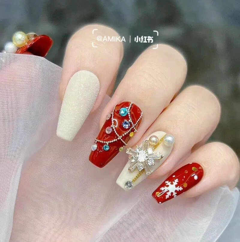 Mẫu nail Giáng Sinh màu đỏ rực rỡ (Ảnh: Internet)