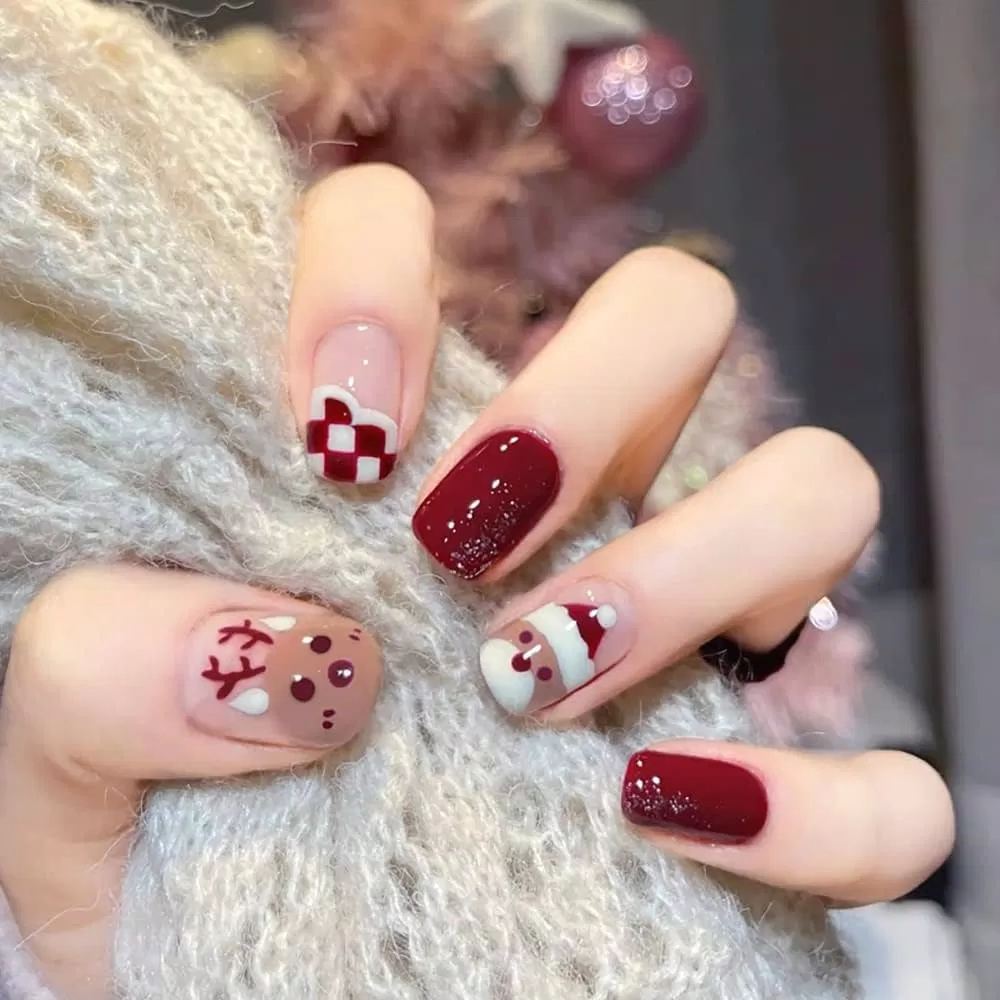 Mẫu nail Giáng Sinh màu đỏ rực rỡ (Ảnh: Internet)