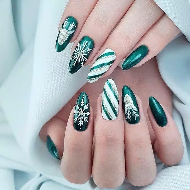 Mẫu nail Noel màu xanh ấn tượng (Ảnh: Internet)