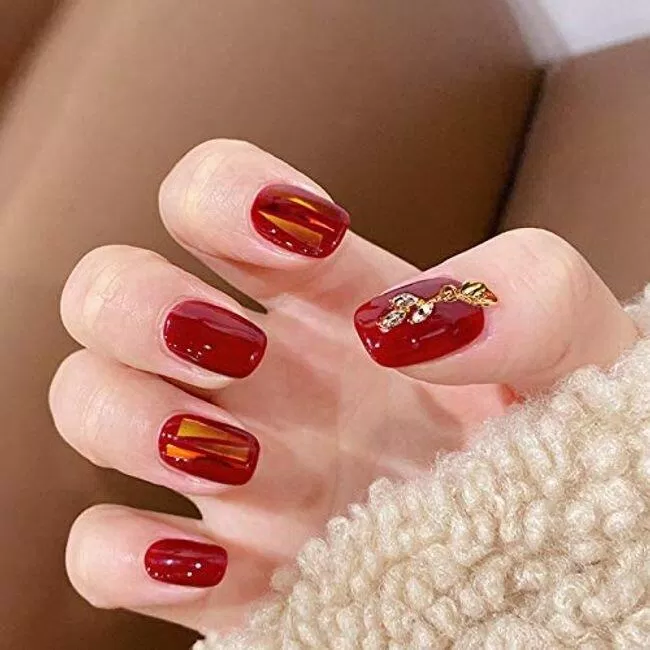 Mẫu nail Giáng Sinh màu đỏ rực rỡ (Ảnh: Internet)