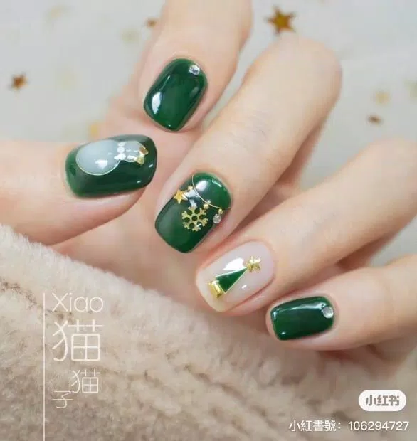 Mẫu nail Noel màu xanh ấn tượng (Ảnh: Internet)