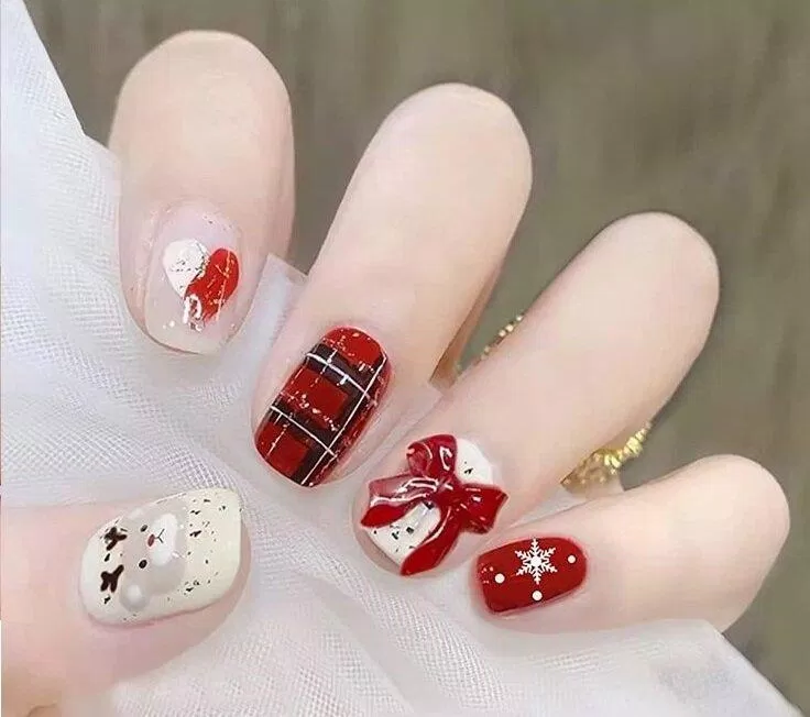 Mẫu nail Giáng Sinh màu đỏ rực rỡ (Ảnh: Internet)