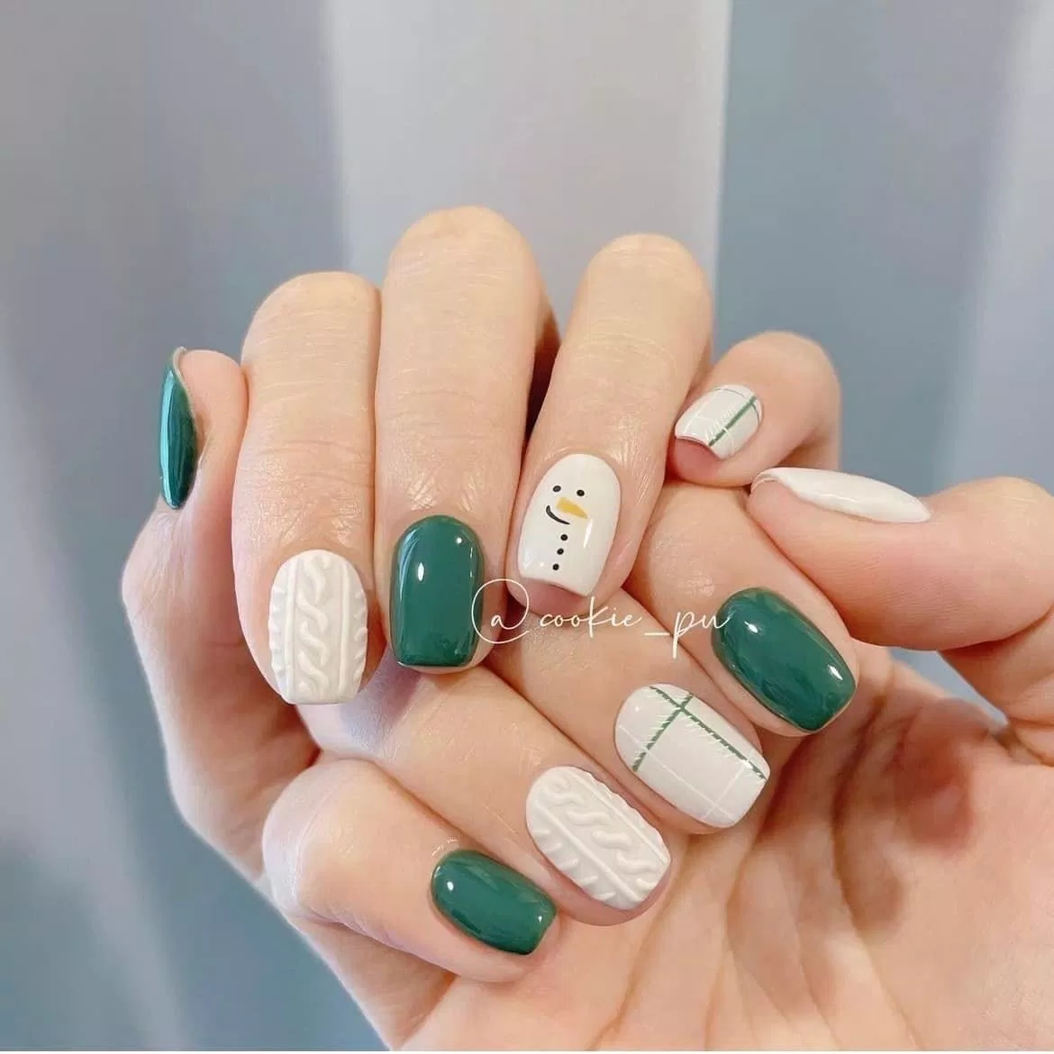 Mẫu nail Noel màu xanh ấn tượng (Ảnh: Internet)