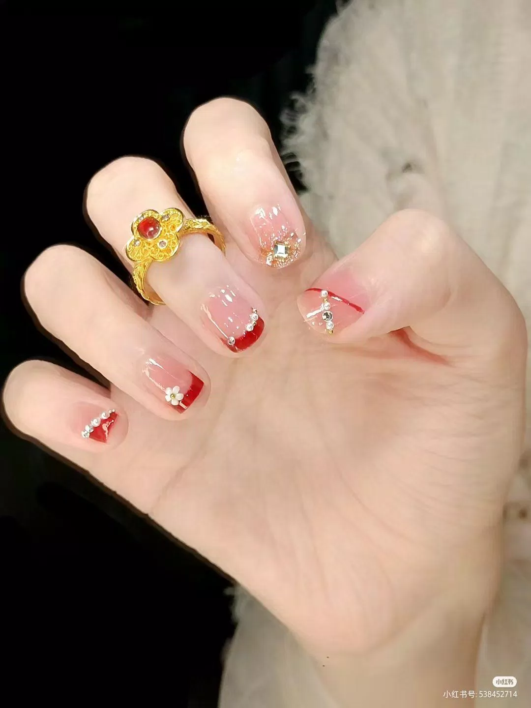 Mẫu nail Giáng Sinh mắt mèo hot trend (Ảnh: Internet)