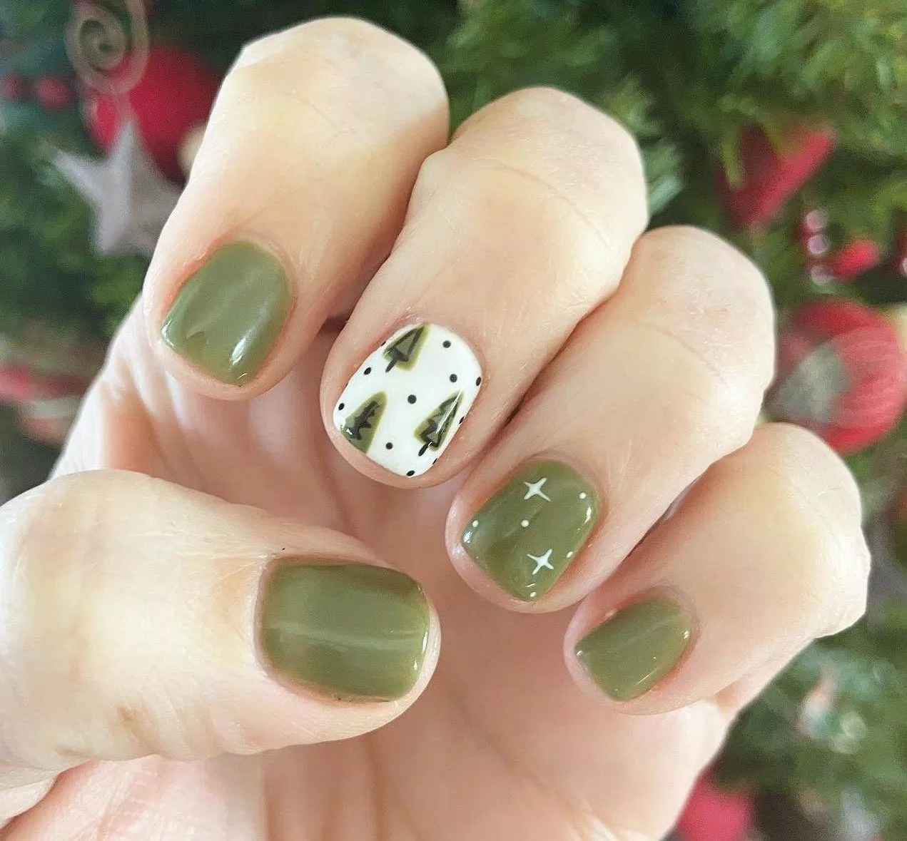 Mẫu nail Noel màu xanh ấn tượng (Ảnh: Internet)