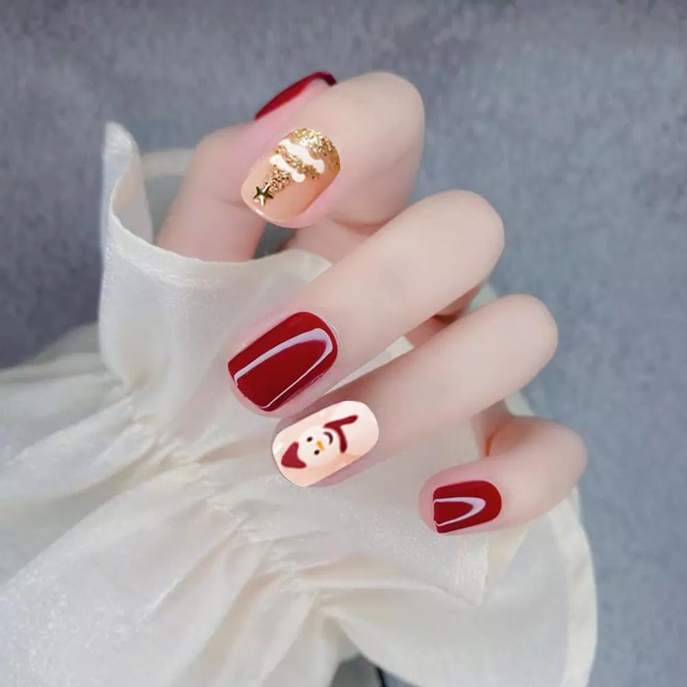 Mẫu nail Giáng Sinh màu đỏ rực rỡ (Ảnh: Internet)