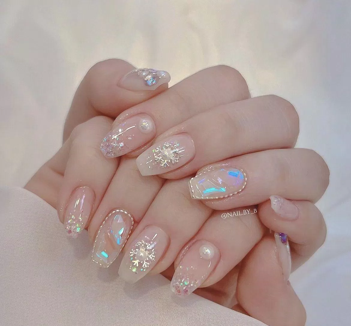 Mẫu nail Giáng Sinh mắt mèo hot trend (Ảnh: Internet)