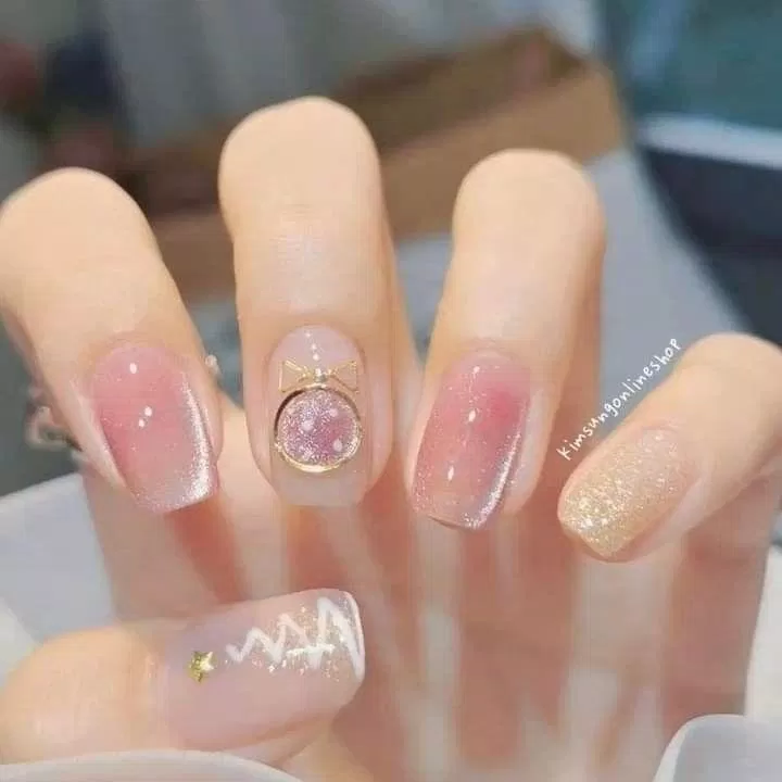 Mẫu nail Giáng Sinh mắt mèo hot trend (Ảnh: Internet)