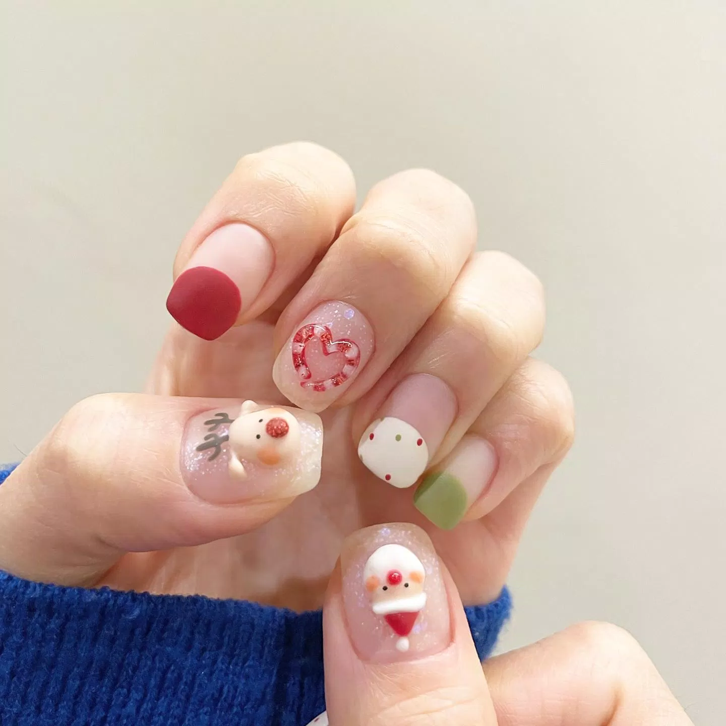 Mẫu nail Giáng Sinh ngắn đơn giản đẹp nhất (Ảnh: Internet)