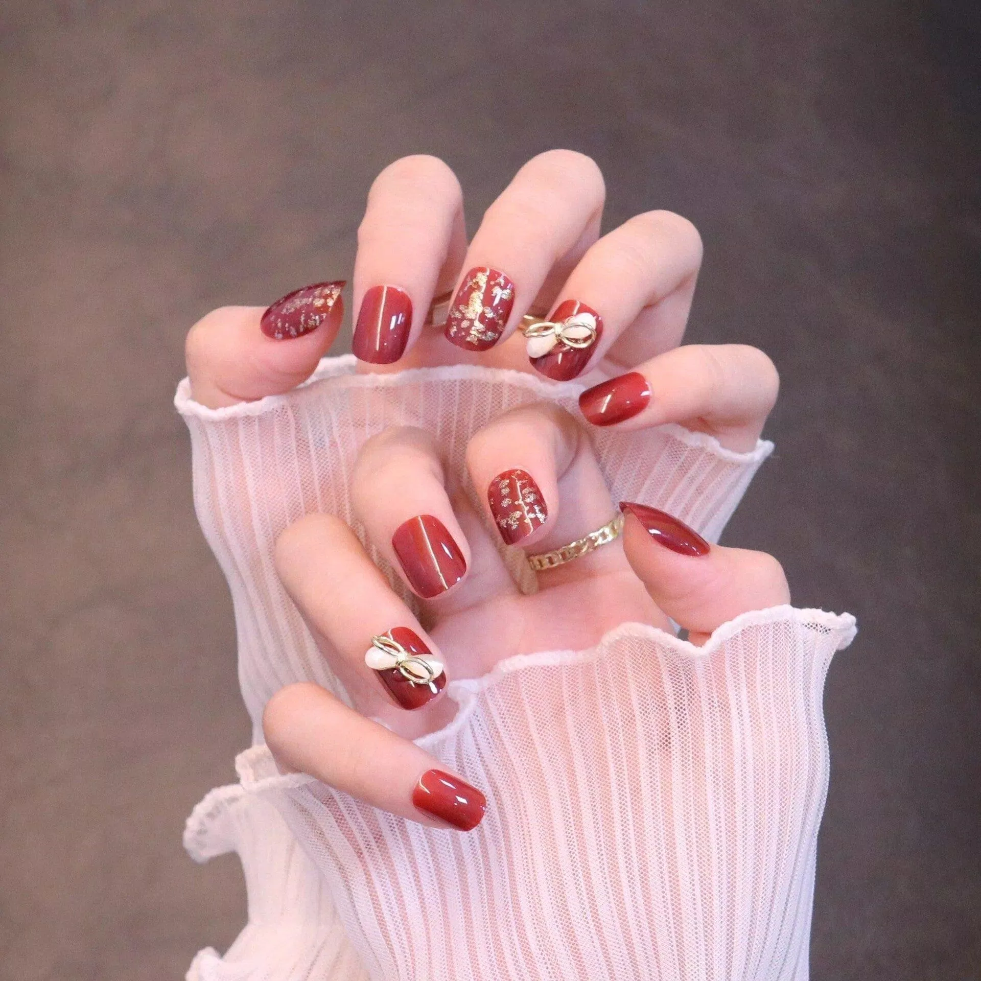 Mẫu nail Giáng Sinh màu đỏ rực rỡ (Ảnh: Internet)