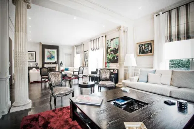 Nghệ thuật thiết kế nội thất Avant Garde: Sự đột phá và tinh tế trong góc nhìn hiện đại (ảnh: Internet) Nghệ thuật thiết kế nội thất Avant Garde: Sự đột phá và tinh tế trong góc nhìn hiện đại (ảnh: Internet)