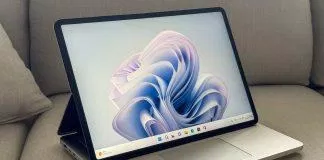 Microsoft Surface Laptop Studio 2 ở chế độ gấp hình chiếc lều (Ảnh: Internet)