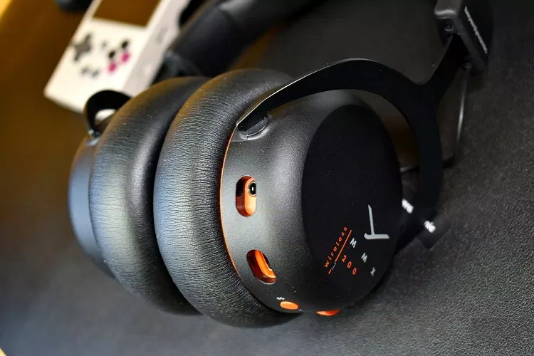 Tai nghe Beyerdynamic MMX 200 nhìn từ bên cạnh (Ảnh: Internet) Tai nghe Beyerdynamic MMX 200 nhìn từ bên cạnh (Ảnh: Internet)