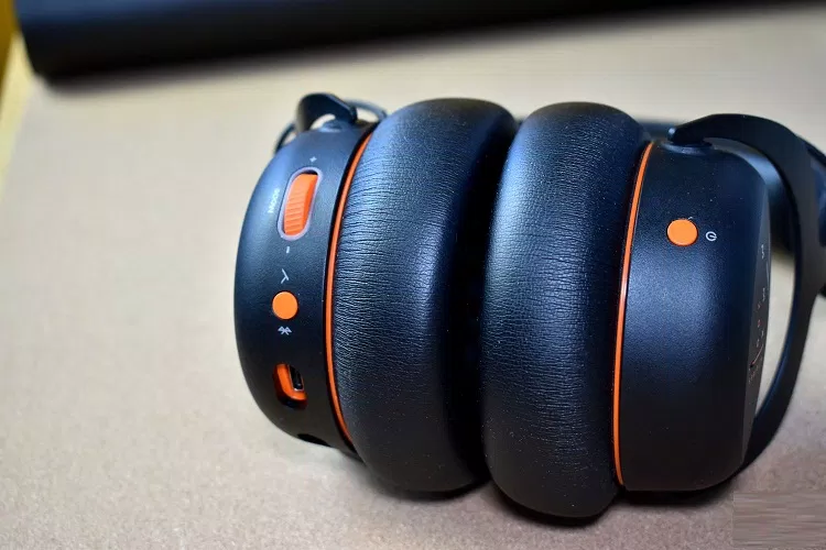 Các nút của tai nghe Beyerdynamic MMX 200 (Ảnh: Internet) Các nút của tai nghe Beyerdynamic MMX 200 (Ảnh: Internet)