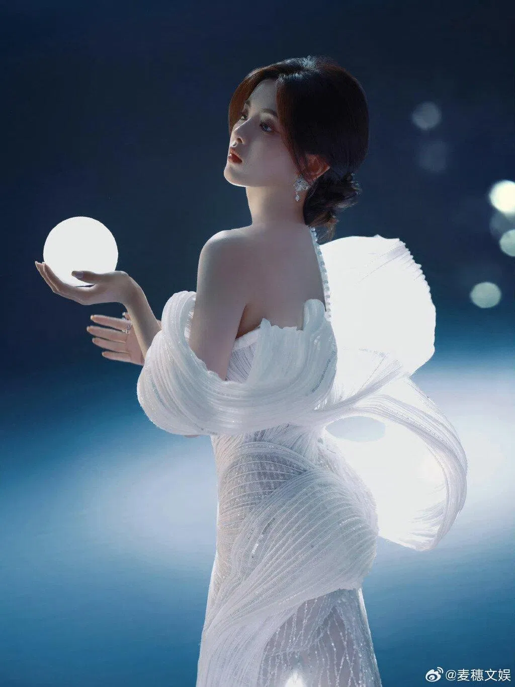 Dương Siêu Việt cũng theo concept nàng tiên cá Dương Siêu Việt cũng theo concept nàng tiên cá