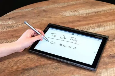 Viết bằng bút cảm ứng trên màn hình E-Ink của ThinkBook Plus Gen 4 (Ảnh: Internet) Viết bằng bút cảm ứng trên màn hình E-Ink của ThinkBook Plus Gen 4 (Ảnh: Internet)