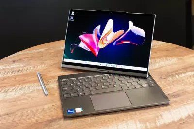 ThinkBook Plus Gen 4 có màn hình chính xoay được (Ảnh: Internet) ThinkBook Plus Gen 4 có màn hình chính xoay được (Ảnh: Internet)