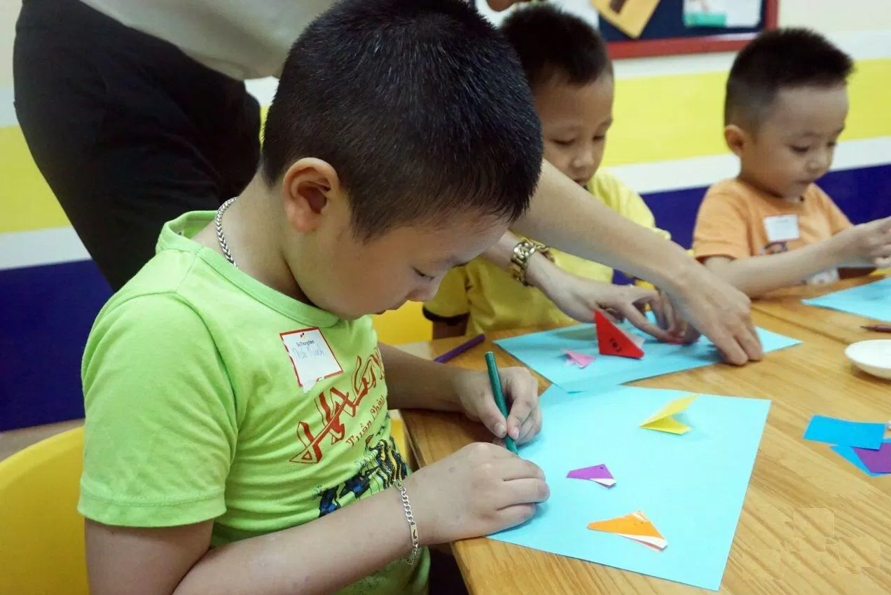 Trẻ học cách sáng tạo hơn (Ảnh: Internet) Trẻ học cách sáng tạo hơn (Ảnh: Internet)