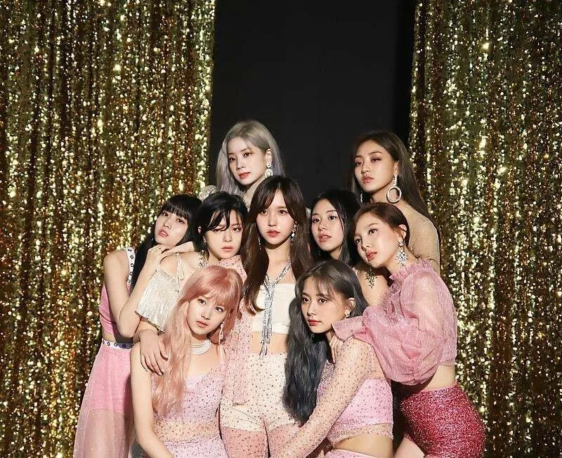 TWICE (Ảnh: Internet)