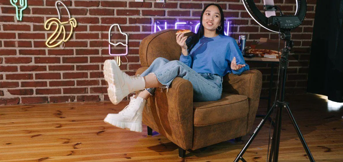 YouTuber sáng tạo nội dung (Ảnh: Internet) YouTuber sáng tạo nội dung (Ảnh: Internet)