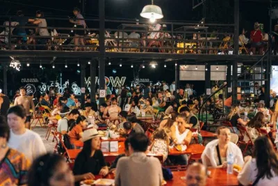 Khu ăn uống ở chợ đêm Ao Nang (Ảnh: Internet) Khu ăn uống ở chợ đêm Ao Nang (Ảnh: Internet)