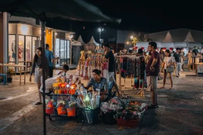 Người bán hàng ở chợ Ao Nang (Ảnh: Internet) Người bán hàng ở chợ Ao Nang (Ảnh: Internet)
