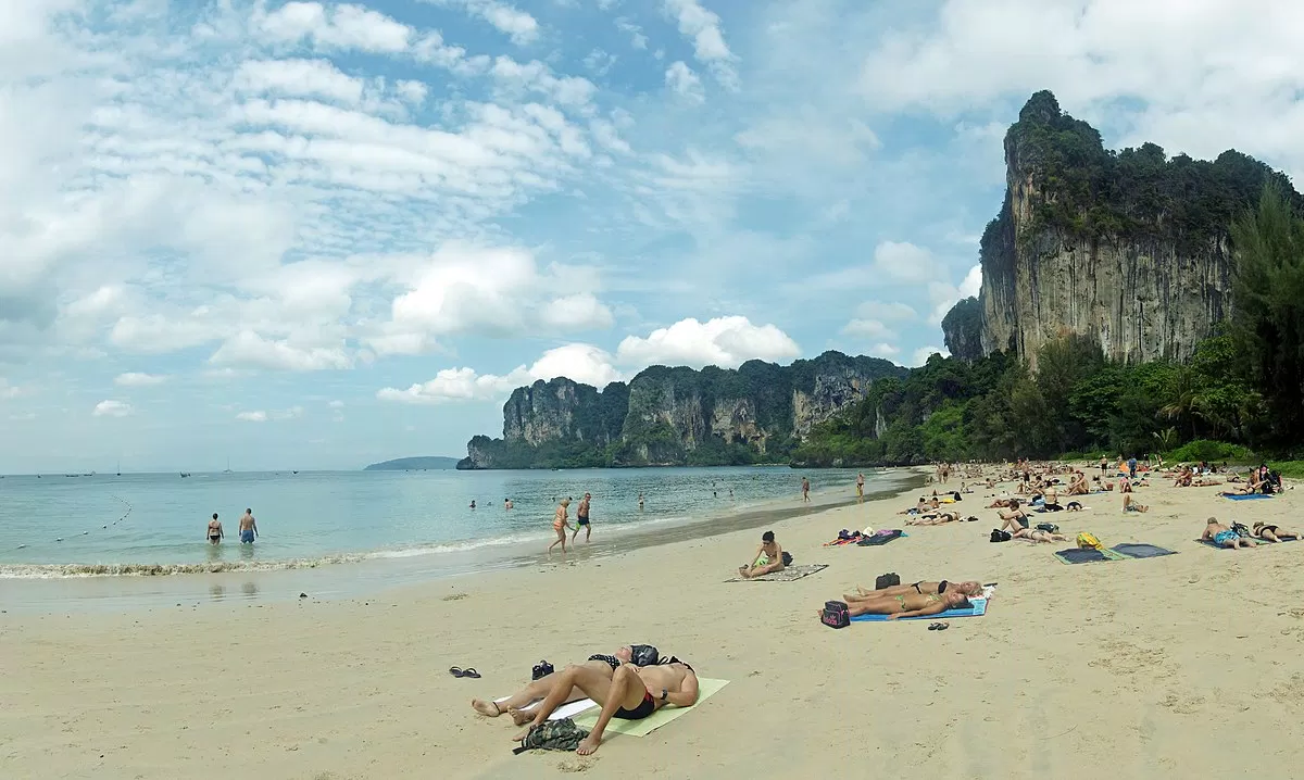 Bãi biển Railay (Ảnh: Internet) Bãi biển Railay (Ảnh: Internet)