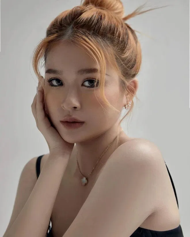 Dẫu cả Chao và Pun đều xuất thân từ những gia đình có điều kiện, tuy nhiên....