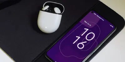 Sử dụng điện thoại Android với tai nghe không dây (Ảnh: Internet) Sử dụng điện thoại Android với tai nghe không dây (Ảnh: Internet)