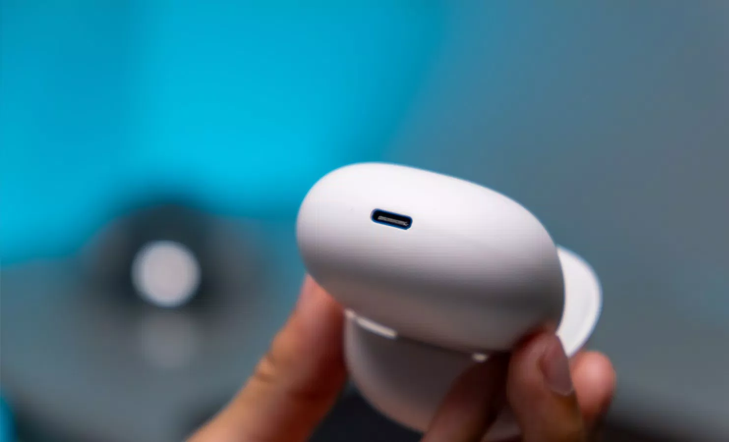 Sử dụng cổng USB-C dễ dàng kết nối (Ảnh: Internet)