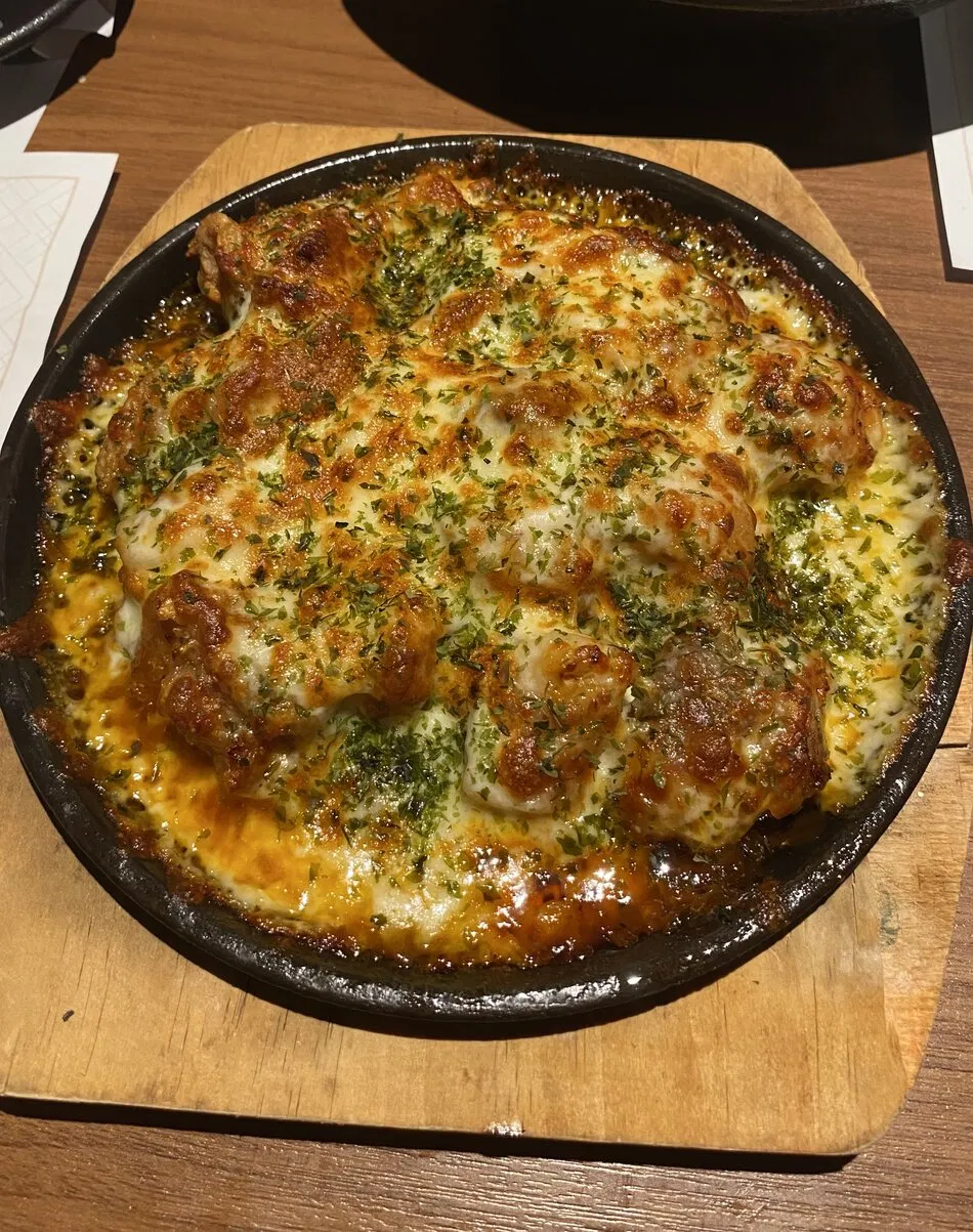 Món gà cay phô mai tại Uchi Sushi rất hấp dẫn (nguồn: BlogAnChoi)