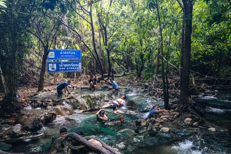 Hồ nước nóng ở Krabi (Ảnh: Internet)